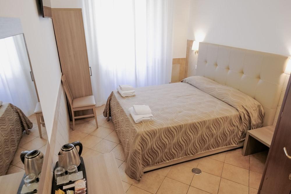 Hotel Alex Square Room Type - Classic Double Room
