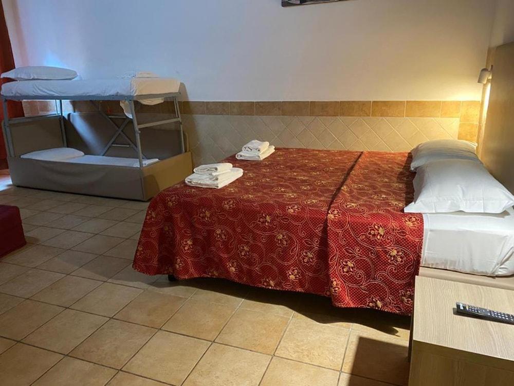 Hotel Alex Square