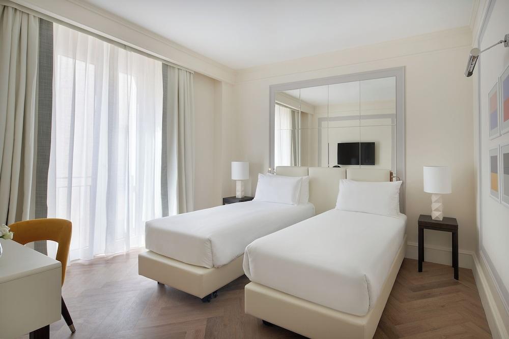 Trastevere Roma | UNA Esperienze | Preferred Hotels and Resorts Room Type - Deluxe Twin Room