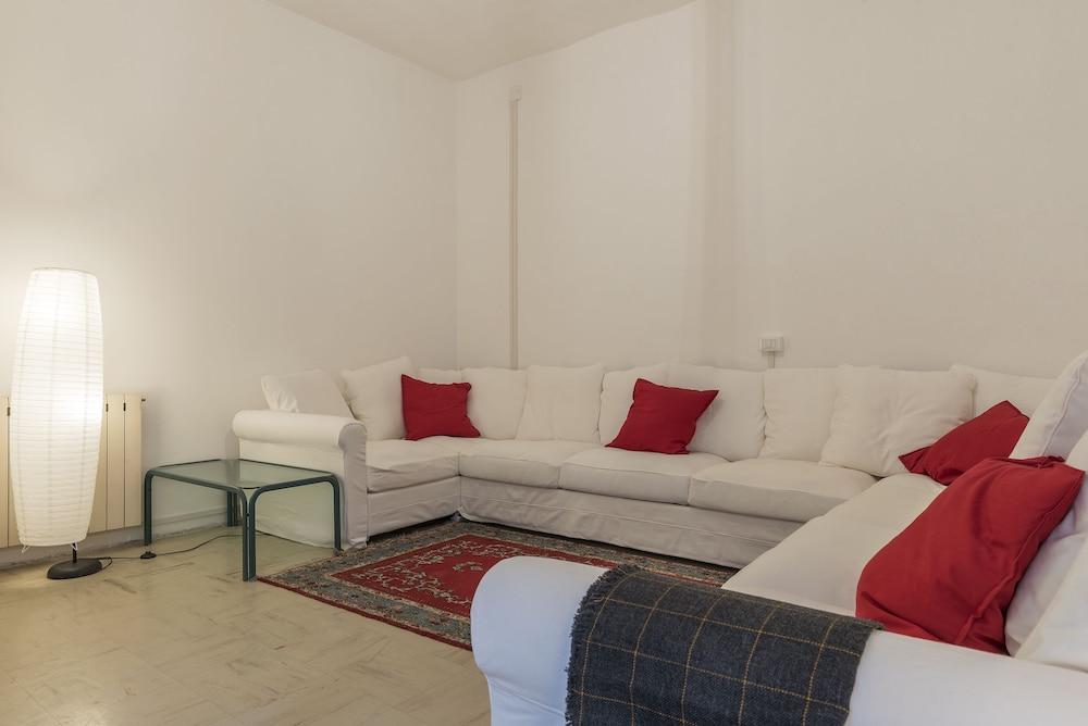 Villa Albani Apartment - Tap to explore photos