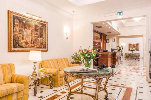 Raeli Hotel Noto - Tap to explore photos
