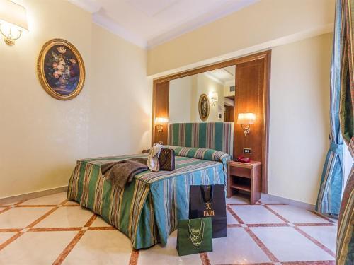 Raeli Hotel Noto - Tap to explore photos