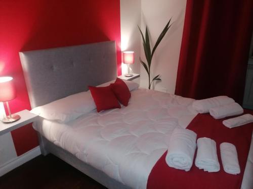 Shine House Room Type - Queen Room with Private External Bathroom 