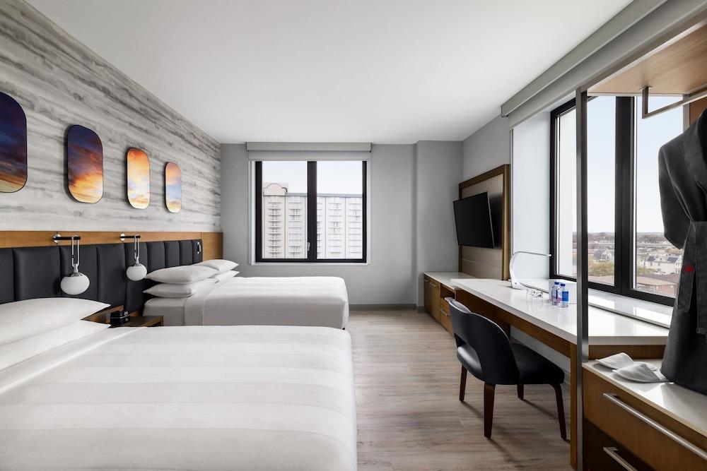 Marriott New York JFK Airport Room Type - Club Room, 2 Queen Beds (M Club Level)