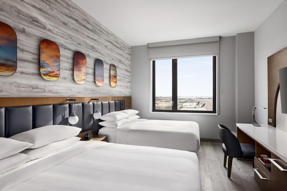 Marriott New York JFK Airport Room Type - Standard Room, 2 Queen Beds