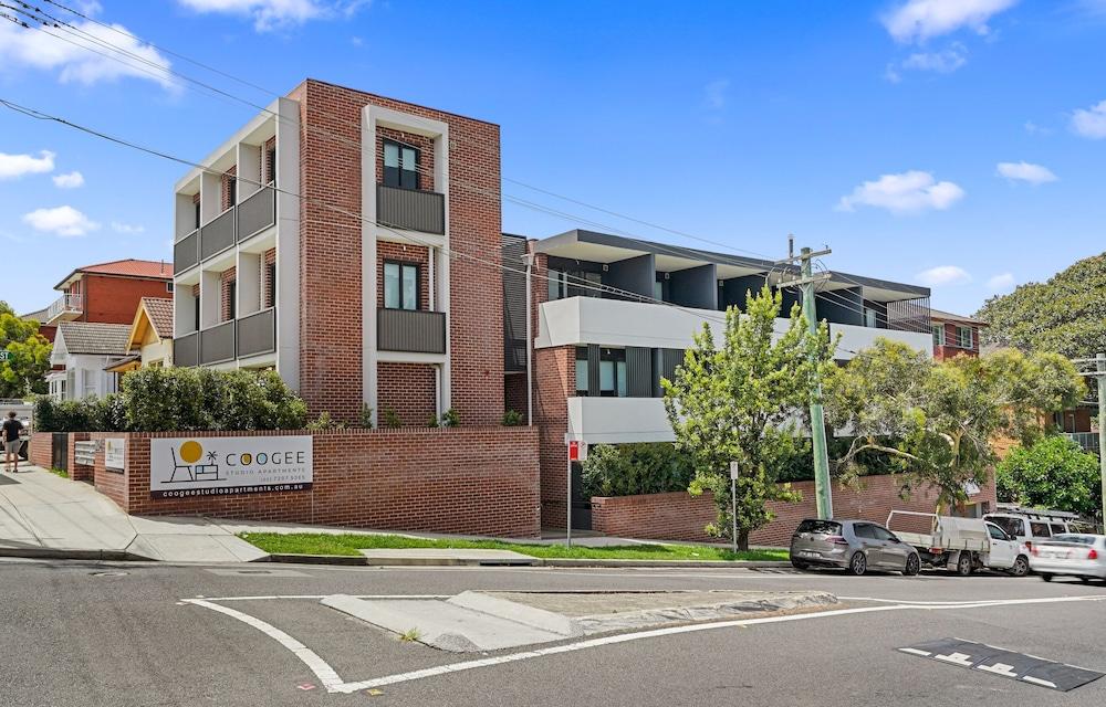 Coogee Studio Apartments - Tap to explore photos
