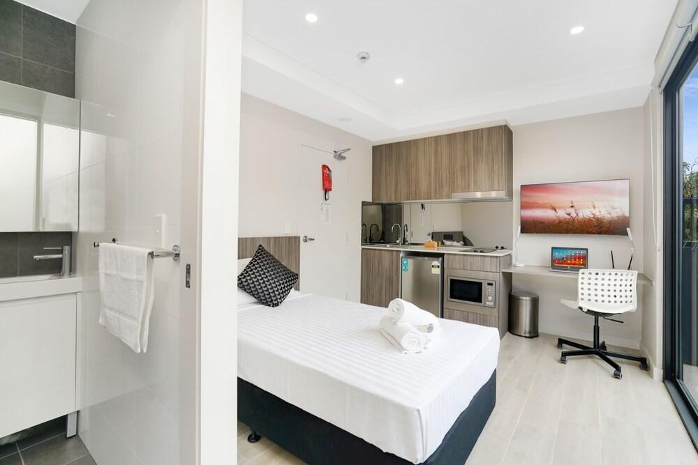 Coogee Studio Apartments - Tap to explore photos