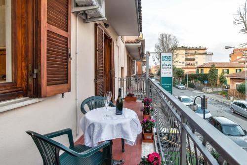Plaza Rooms Ciampino - Tap to explore photos