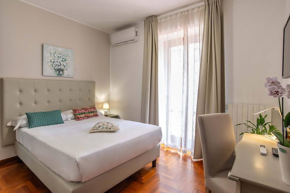 Plaza Rooms Ciampino Room Type - Junior Double Room, Balcony