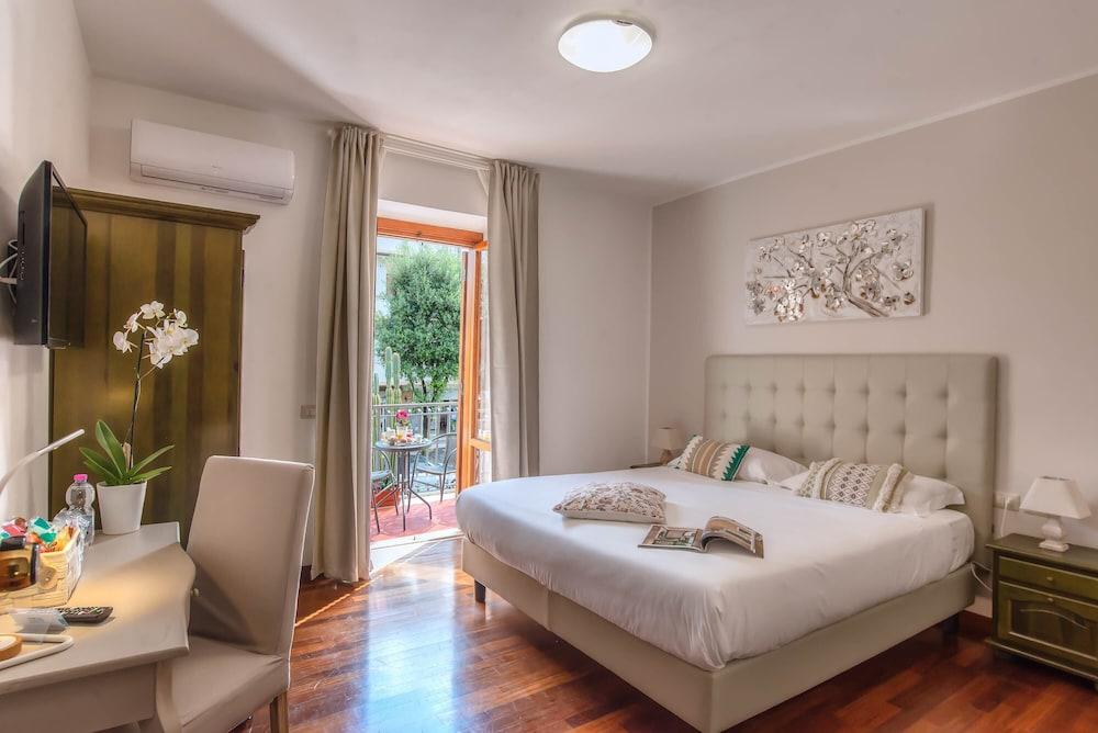 Plaza Rooms Ciampino Room Type - Superior Double Room, Balcony