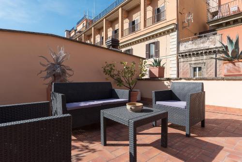 Monti Stunning Apartment with Terrace - Tap to explore photos
