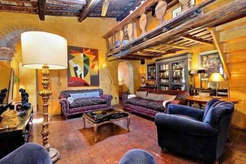 Spectacular Luxury Flat in Trastevere - Tap to explore photos