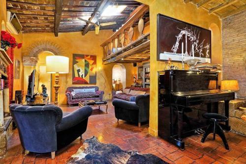 Spectacular Luxury Flat in Trastevere - Tap to explore photos