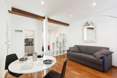 Urbana Lodge, Monti - Tap to explore photos