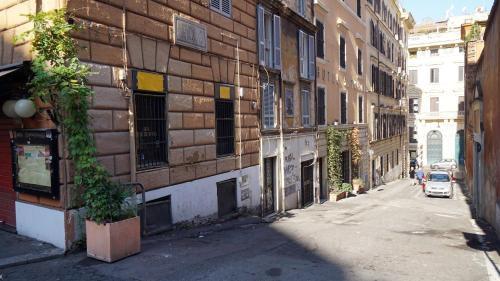 Urbana Lodge, Monti
