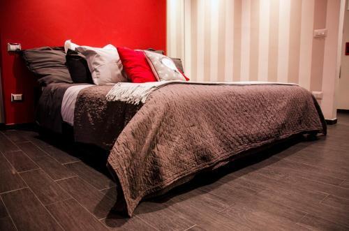 Only One Vatican Luxury Apartment - Tap to explore photos