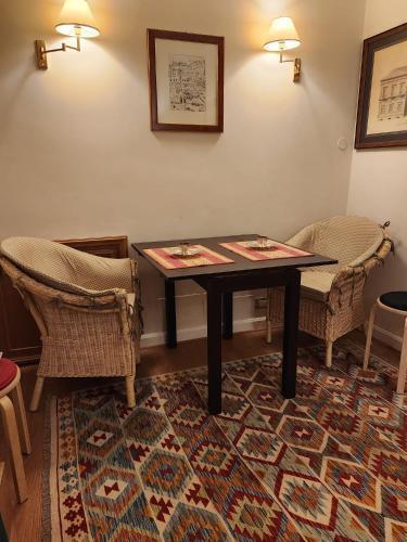 Suite Borghese 42 - Tap to explore photos