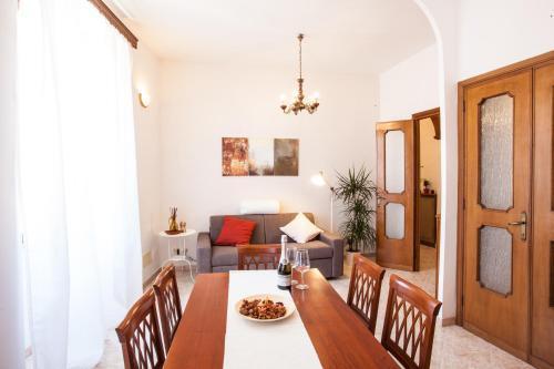 Redseven Rome Apartments - Tap to explore photos