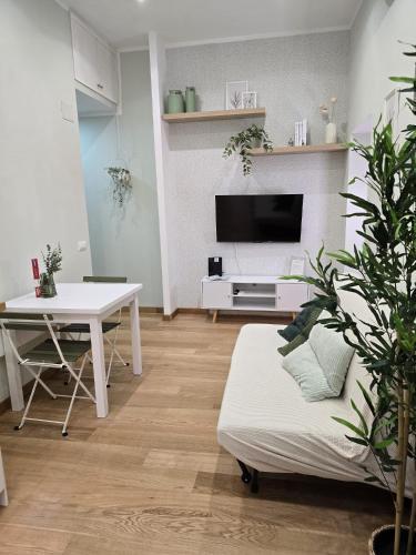 Rome Candia Holiday House - Tap to explore photos