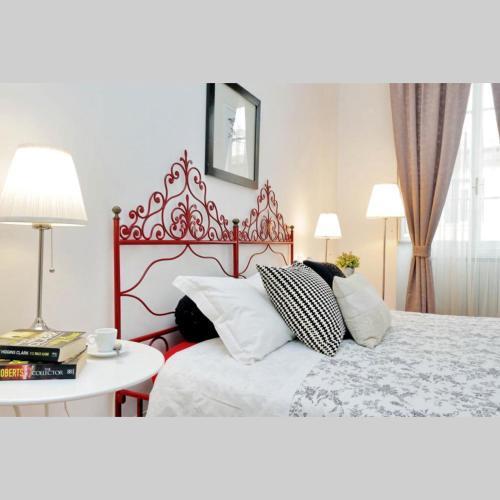 Trastevere Apartment for Family & Friends with separate Living Room - AC & WiFi Room Type - Two-Bedroom Apartment
