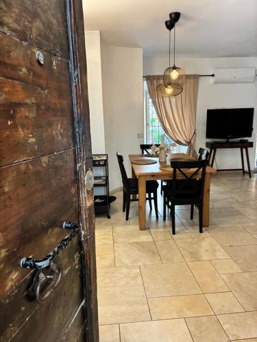 Portico di ottavia prime location with internal courtyard