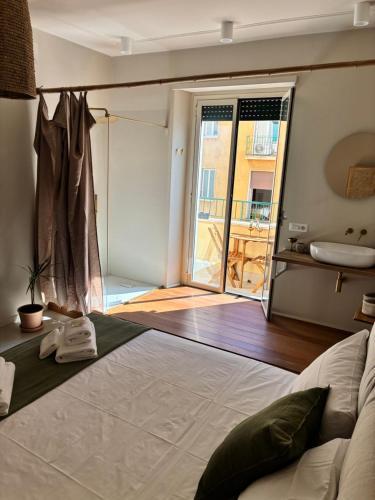 Portico di ottavia prime location with internal courtyard - Tap to explore photos
