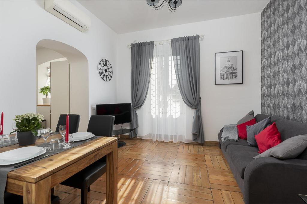 Take You Rome - Vatican Apartment - Tap to explore photos
