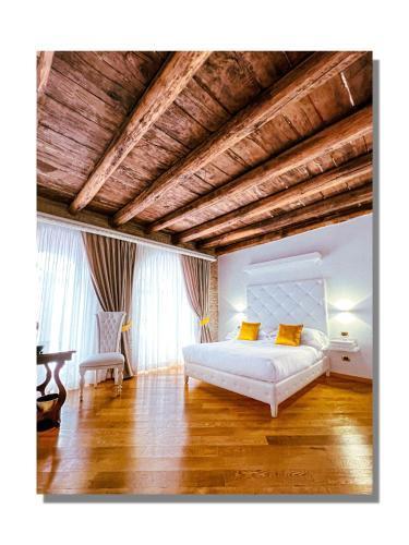 Maison Spagna Suites - Tap to explore photos