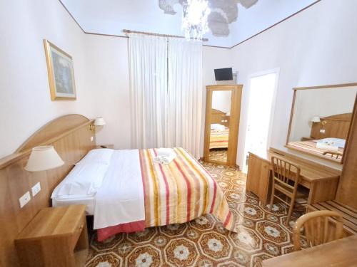 NAHID ACCOMMODATION Room Type - Deluxe Double Room