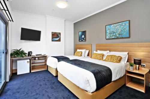 Meridian Hotel Hurstville Room Type - Triple Room with Balcony Meridian Hotel Hurstville Room Type - Triple Room with Balcony