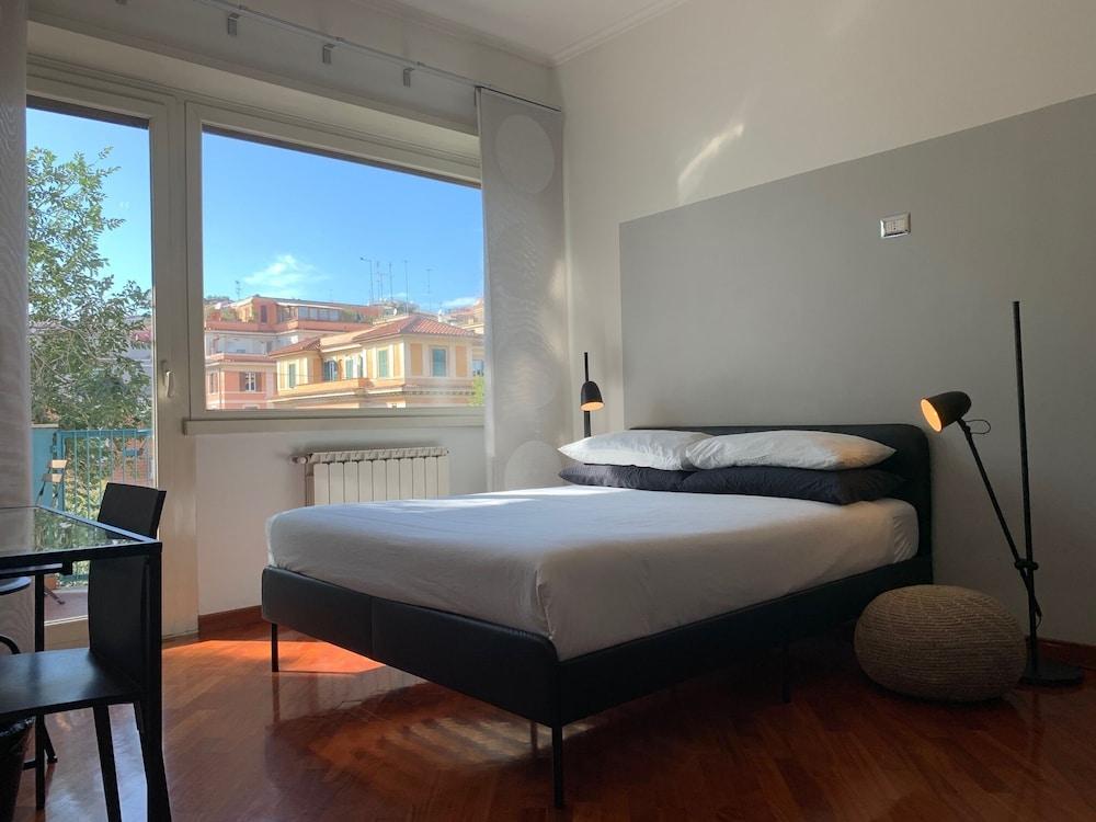 SmooRoomS Trastevere Room Type - Deluxe Double Room, Balcony SmooRoomS Trastevere Room Type - Deluxe Double Room, Balcony