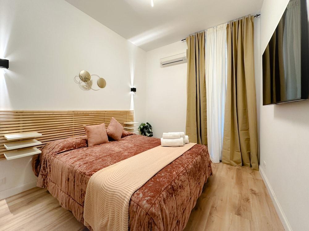 Colosseum Luxury Guesthouse - Tap to explore photos