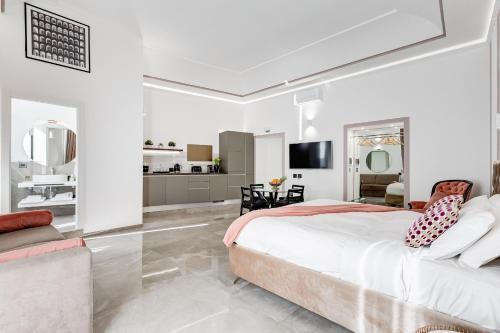 UnoSeiTre - Luxury Apartment & Suite - Tap to explore photos