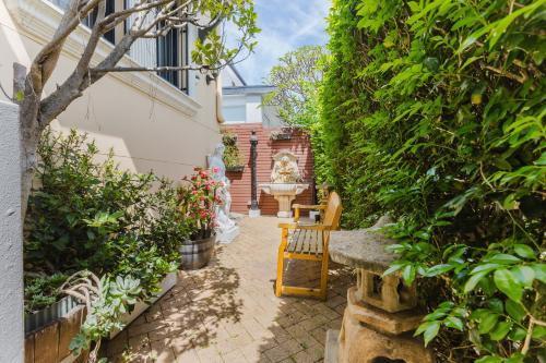 Randwick City Lodge 2 - Tap to explore photos