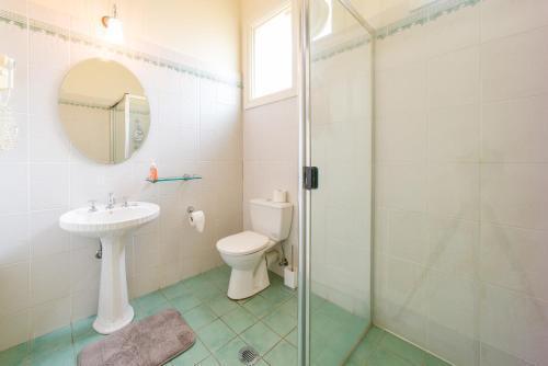 East Sydney Hotel Room Type - Triple Room with Shared Bathroom East Sydney Hotel Room Type - Triple Room with Shared Bathroom