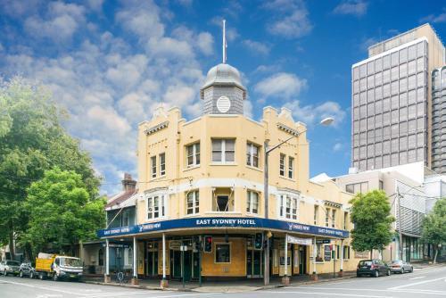 East Sydney Hotel Room Type - Twin Room with Shared Bathroom