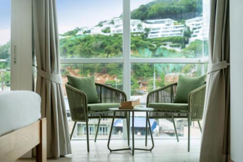 Ozone Kata -Great location, rooftop pool, convenient studio - Tap to explore photos
