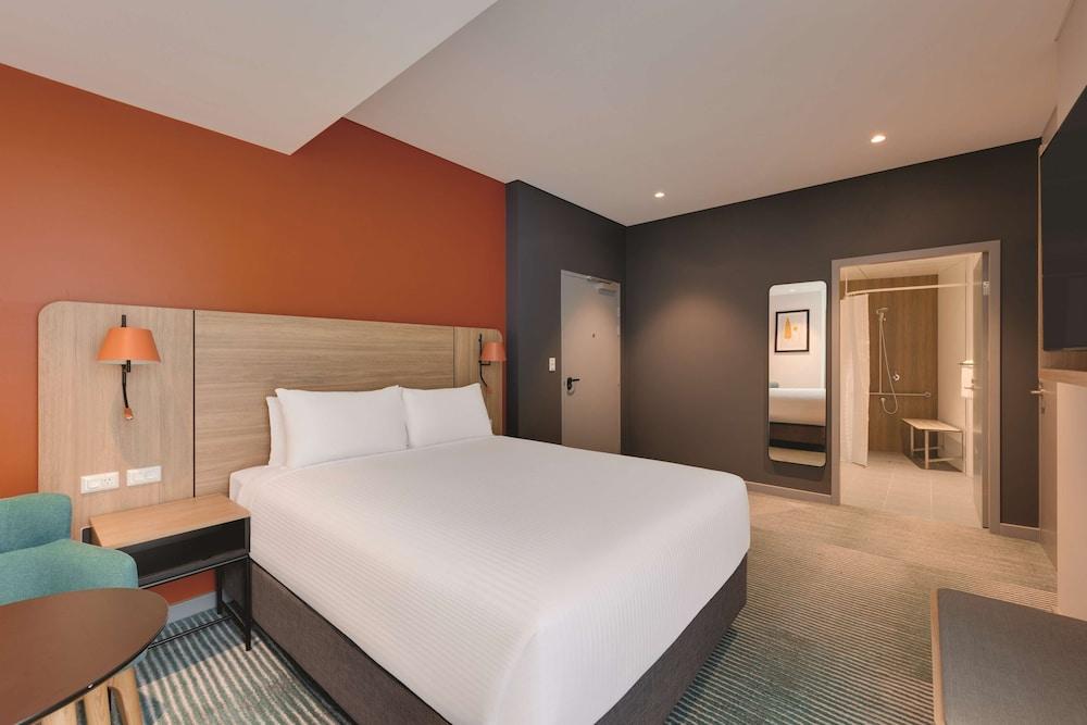 Travelodge Hotel Hurstville Sydney - Tap to explore photos