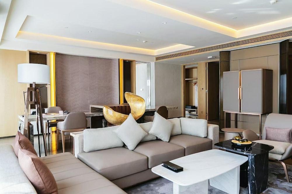 Grand Mercure Shanghai Lingang Room Type - Suite, 1 King Bed (Privilege)