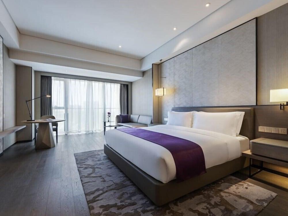 Grand Mercure Shanghai Lingang Room Type - Deluxe Room, 1 King Bed