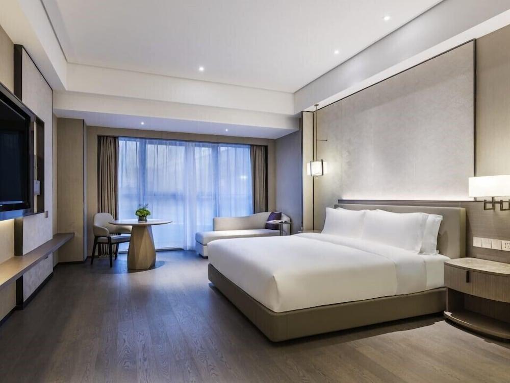 Grand Mercure Shanghai Lingang Room Type - Superior Room, 1 King Bed