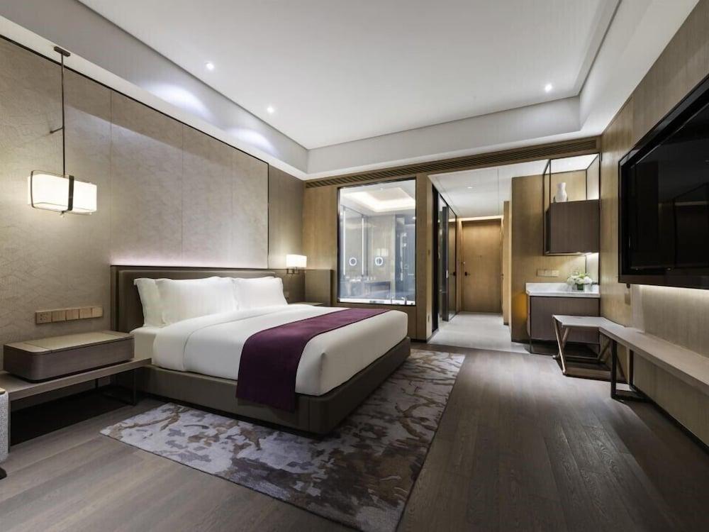 Grand Mercure Shanghai Lingang Room Type - Room, 1 King Bed (Privilege)