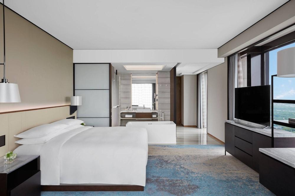 Shanghai Marriott Hotel Pudong South Room Type - Room, 1 King Bed, Corner