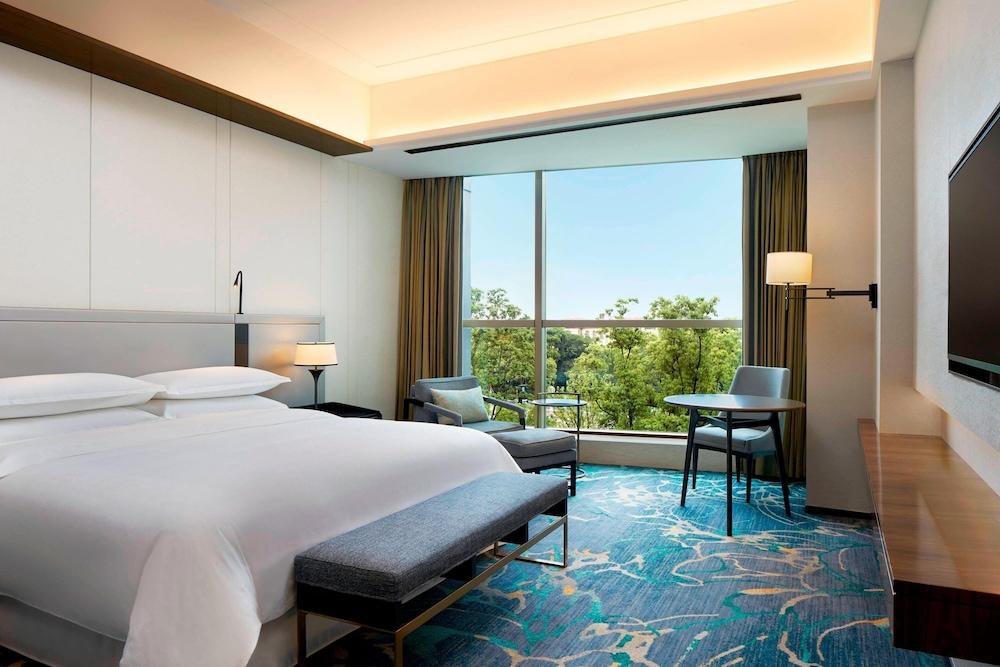 Sheraton Shanghai Chongming Hotel Room Type - Deluxe Room, 1 King Bed (Deluxe Room) Sheraton Shanghai Chongming Hotel Room Type - Deluxe Room, 1 King Bed (Deluxe Room)