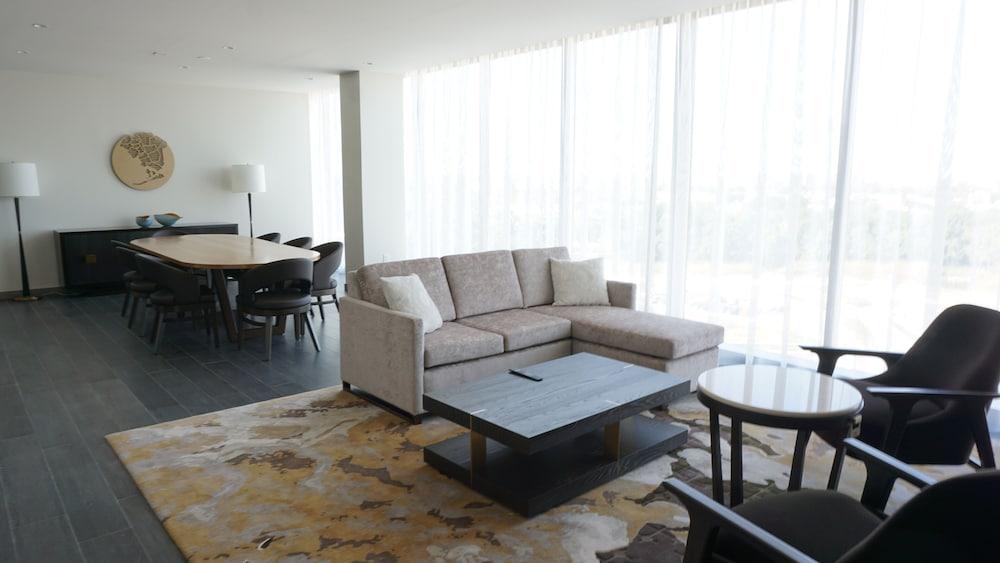 Hyatt Regency JFK Airport at Resorts World New York - Tap to explore photos