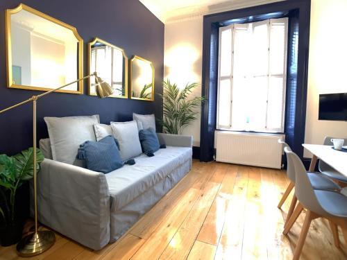 Thames Residences Hyde Park - Tap to explore photos