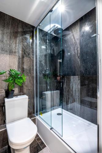 GemBnB Luxury Apartments - Residence Thorigny Paris - Marais - Tap to explore photos