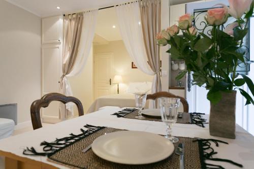 Quartier Latin 3 Apartments Air-Conditioning - Tap to explore photos