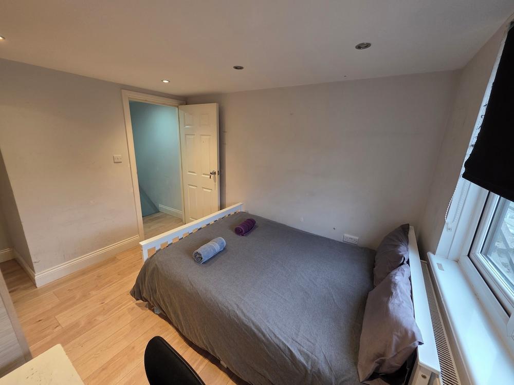 Comfy Fenia Stay Room Type - City Double Room
