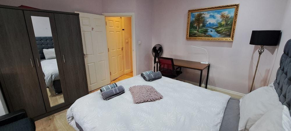 Comfy Fenia Stay Room Type - Comfort Double Room